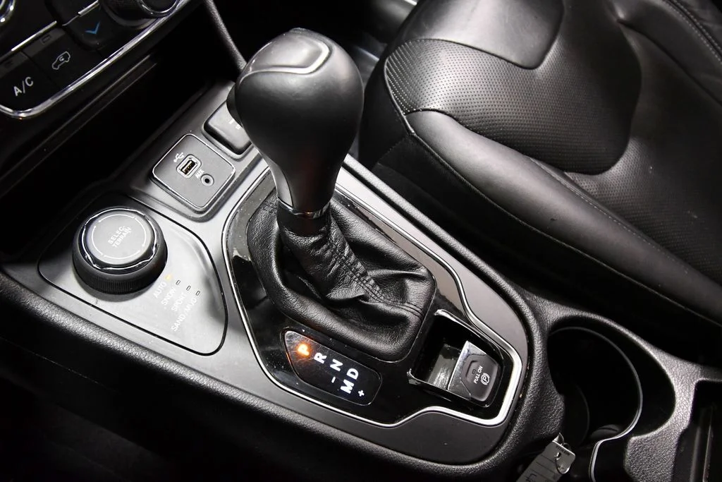 Used 2019 Gray Jeep Limited image 25