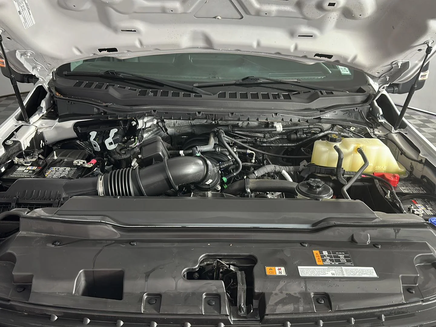 Used 2023 Oxford White Ford XL image 29