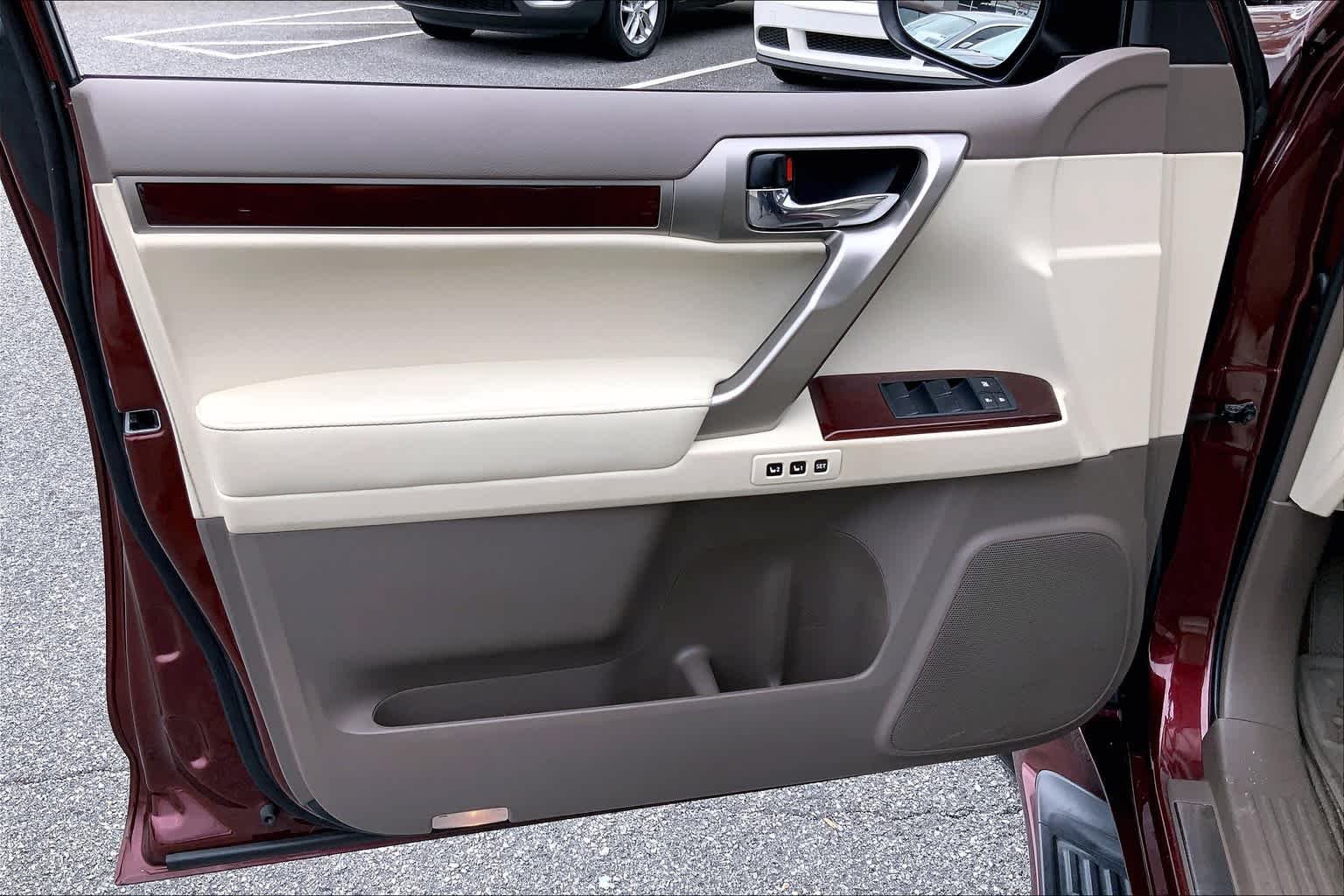 Used 2016 Claret Mica Lexus  image 21
