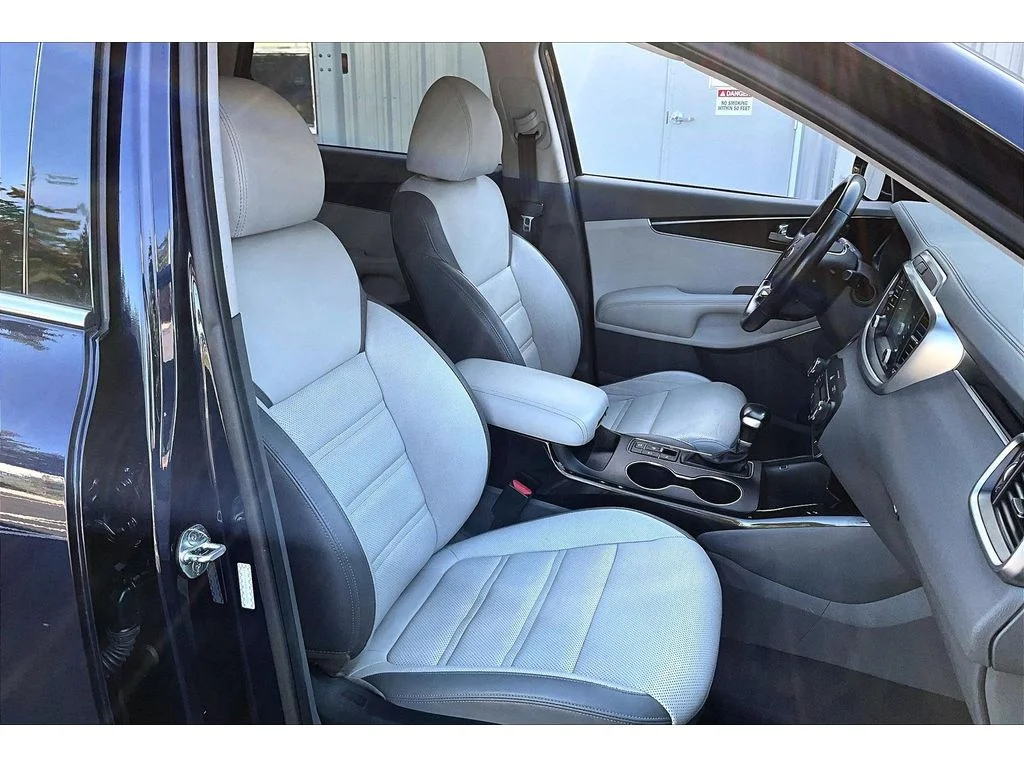 Used 2020 Imperial Blue Kia SX V6 image 7
