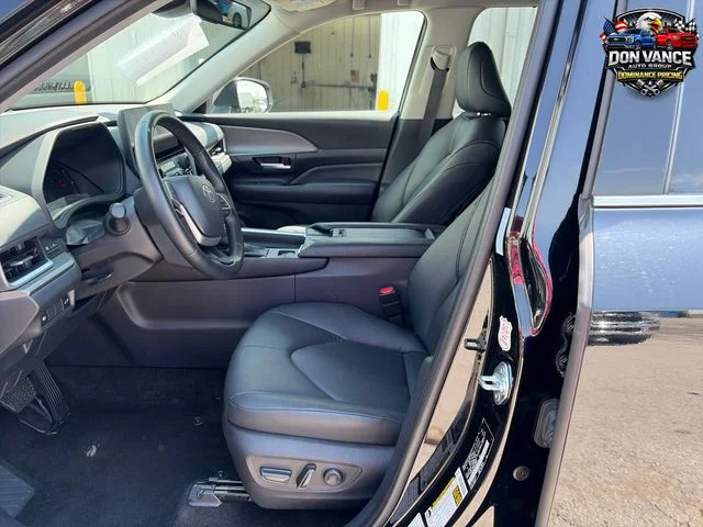 Used 2025 Black Toyota XLE image 9