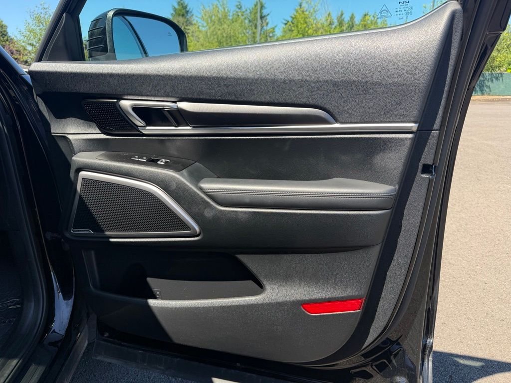 Used 2025 Ebony Black Kia S image 25