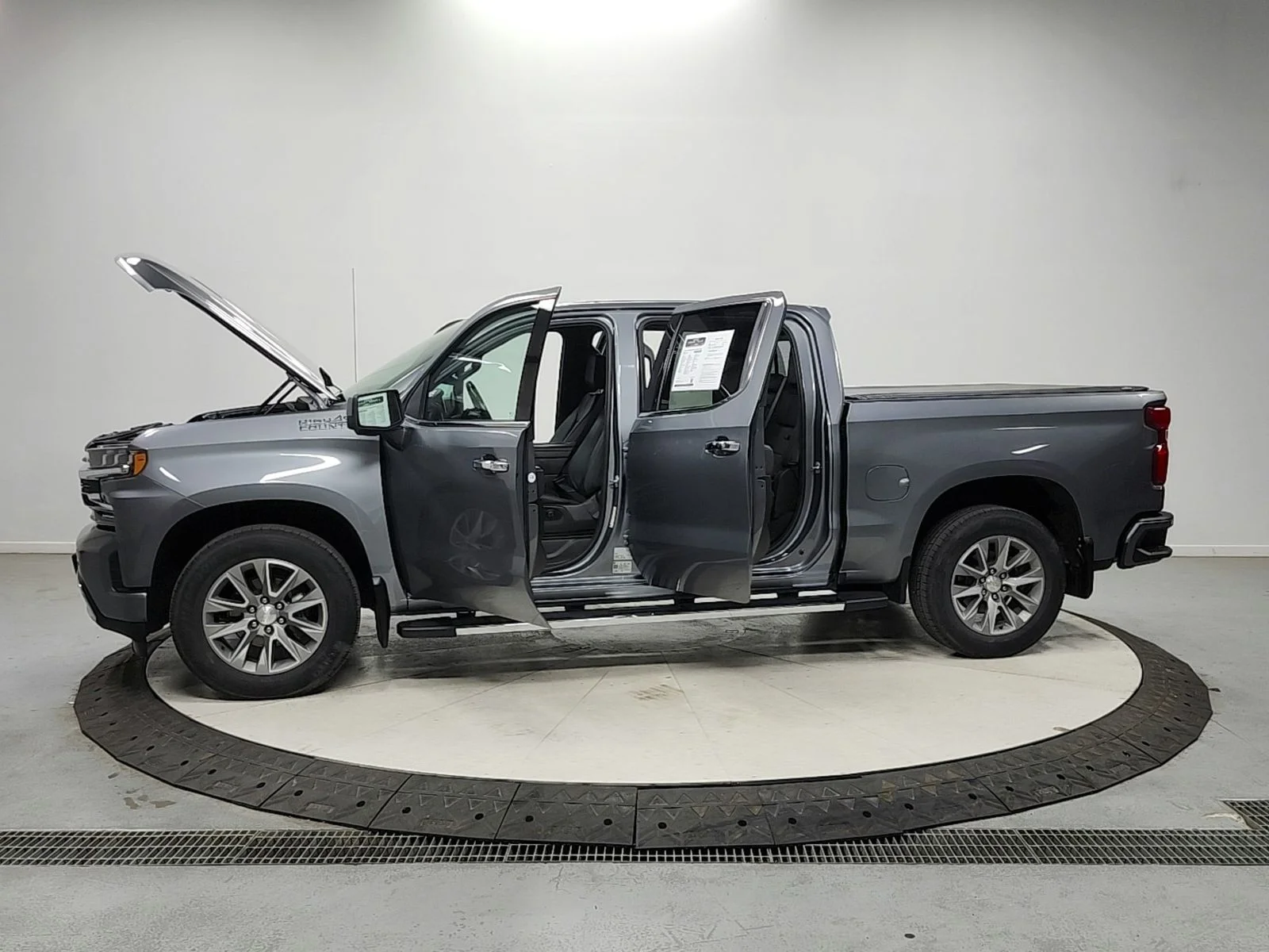 Used 2022 Gray Chevrolet High Country image 12