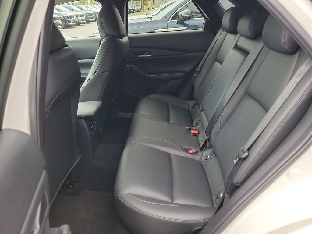Used 2021 White Mazda Select image 15