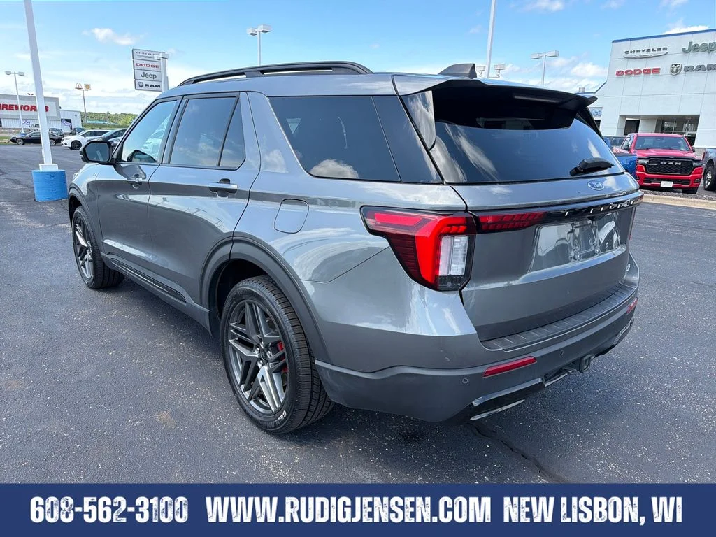 Used 2025 Gray Ford ST-Line image 3
