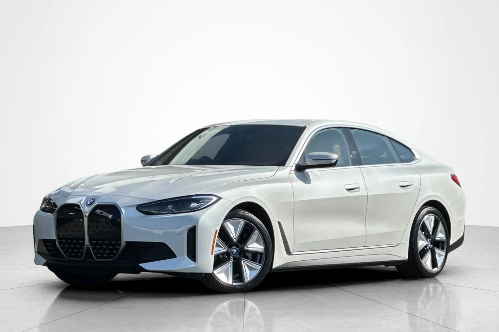2023 BMW i4 eDrive35's photo