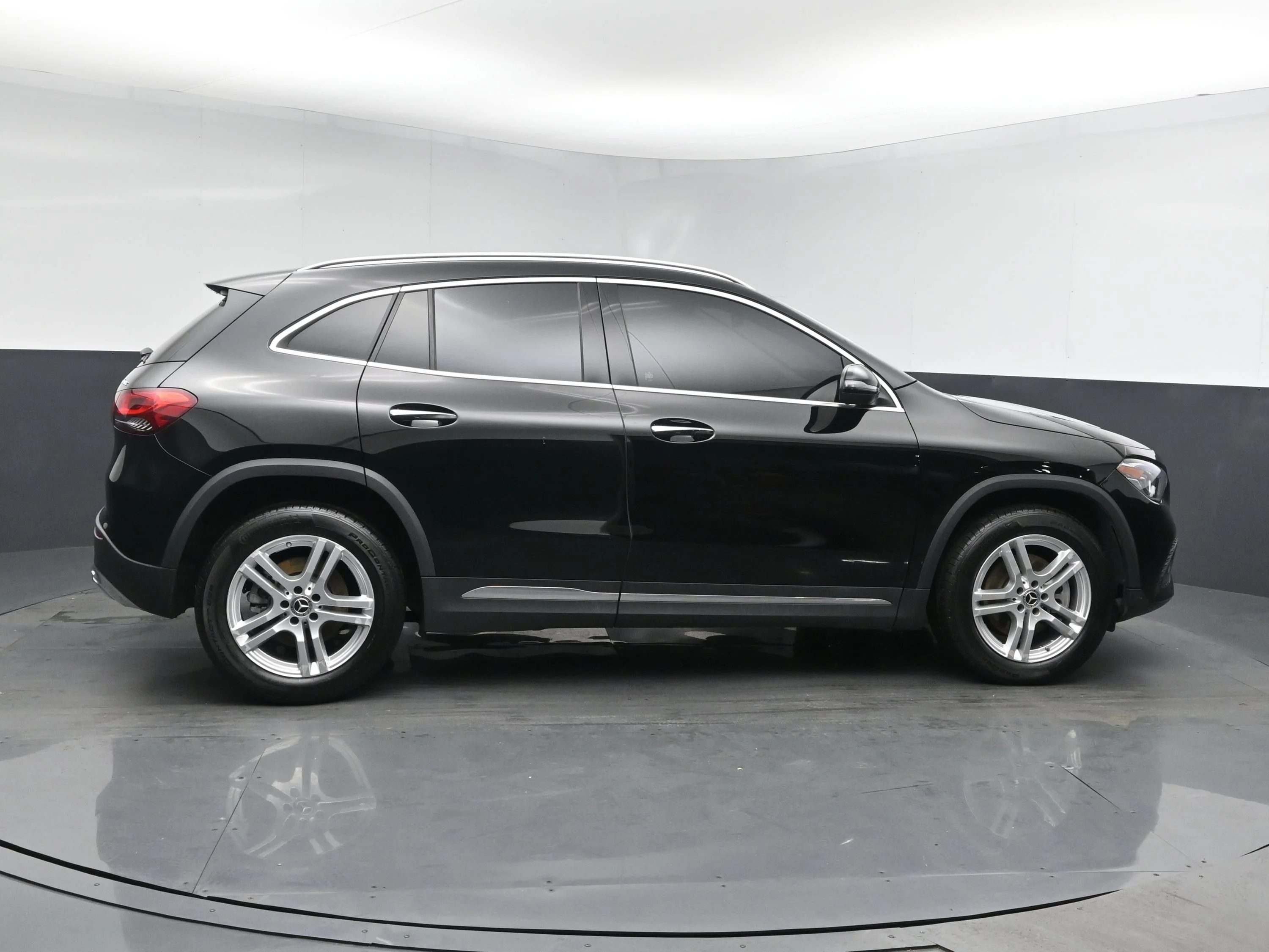 Used 2021 Night Black Mercedes-Benz GLA 250 image 3