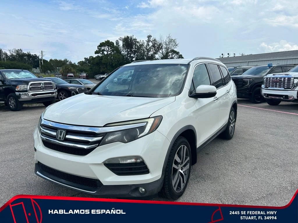 Used 2017  Honda Touring image 2