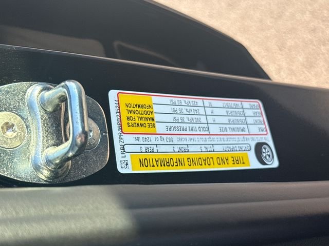 Used 2023 Black Buick Essence image 21