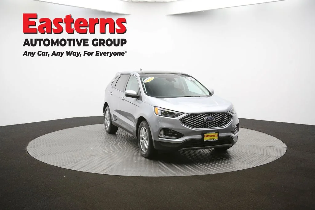 Used 2023 Silver Ford SEL image 47