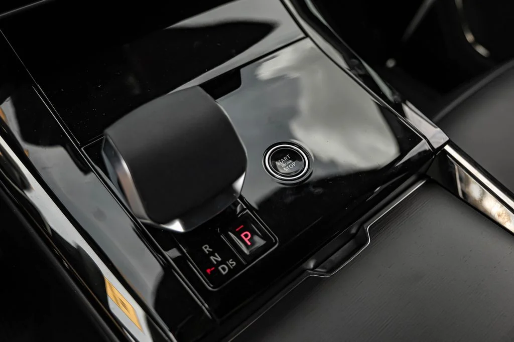 New 2026 Fuji White Land Rover Dynamic SE image 22