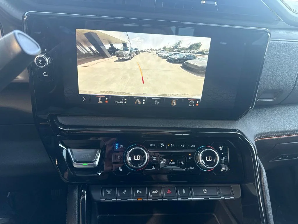 Used 2024 White GMC AT4 image 9
