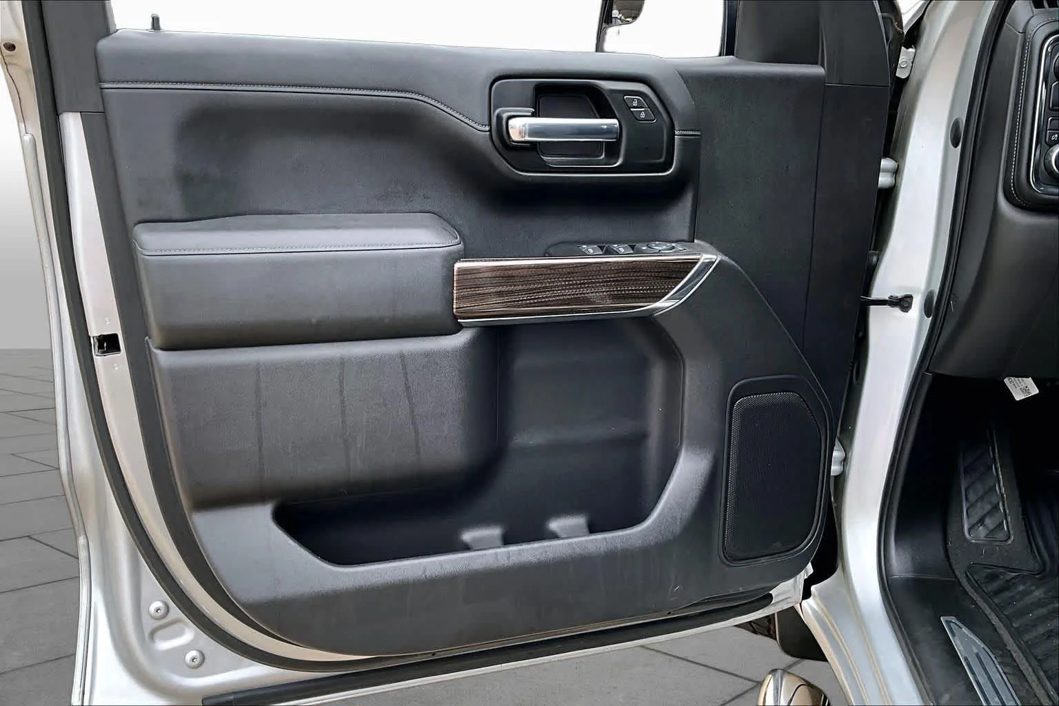 Used 2020 Silver Ice Metallic Chevrolet LT image 24