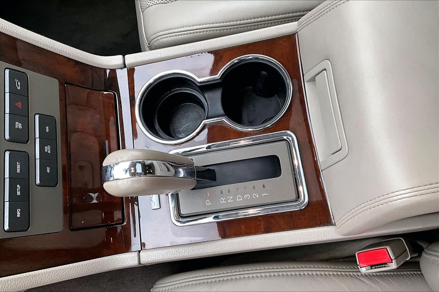 Used 2014 Tuxedo Black Metallic Lincoln  image 14