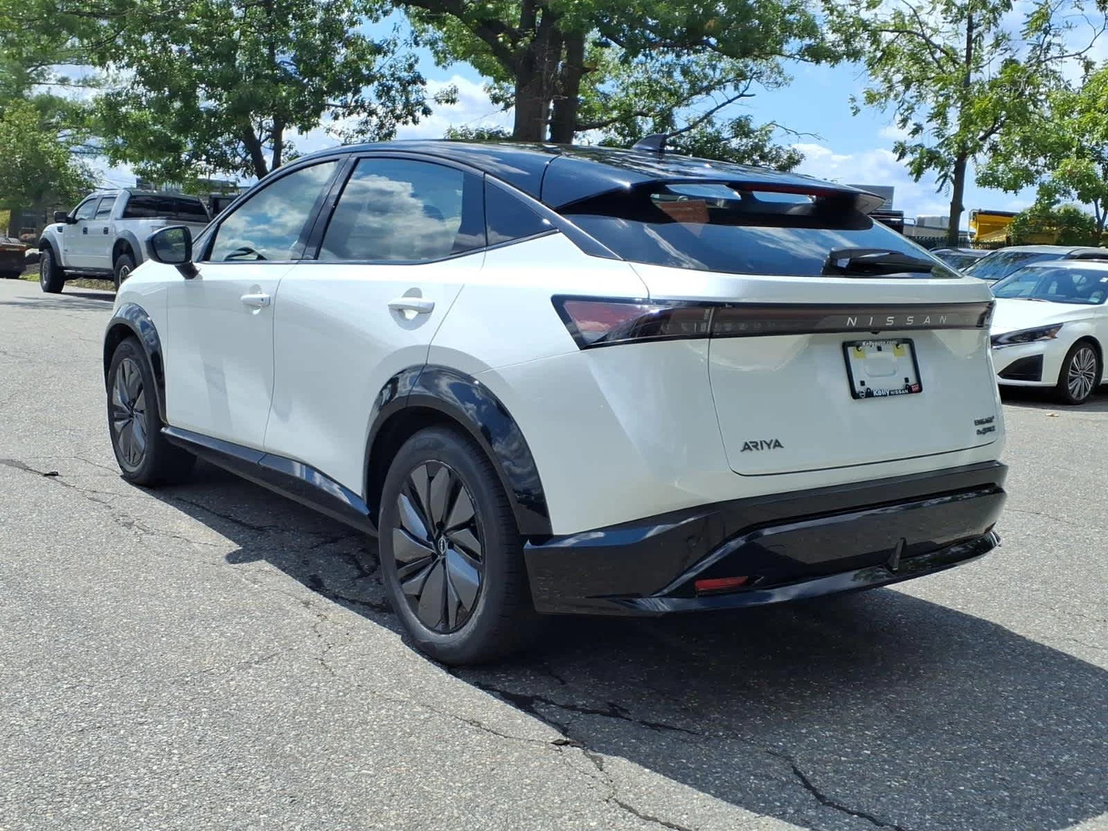 Certified Used 2024 Everest White Pearl Tricoat/Black Diamond Pearl Nissan ENGAGE+ image 7