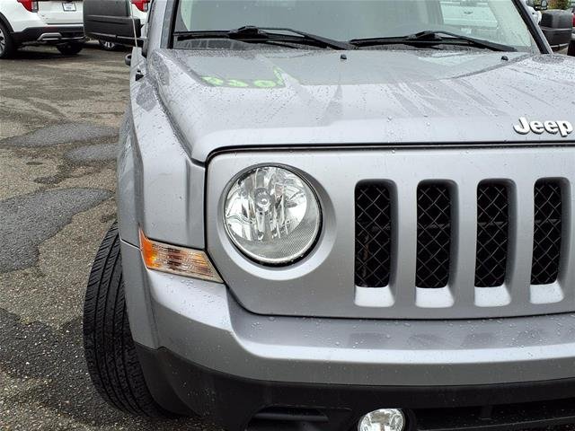 Used 2016 Billet Silver Metallic Jeep  image 16