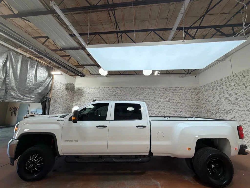 Used 2018 Summit White GMC Base image 4