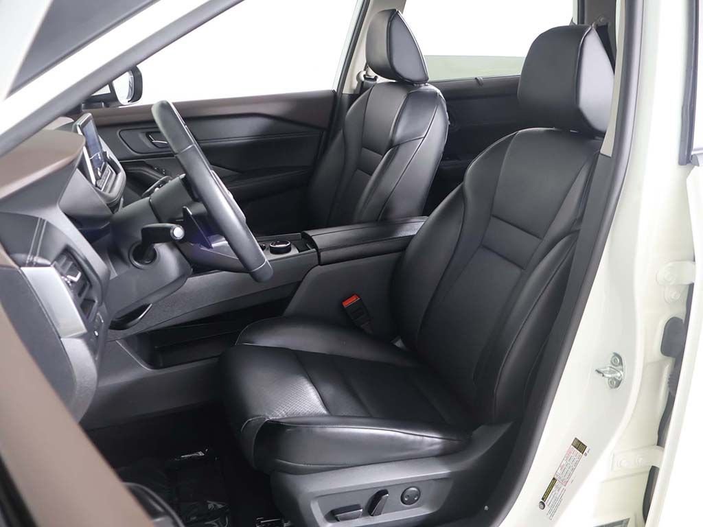 Used 2023 White Nissan SV image 31