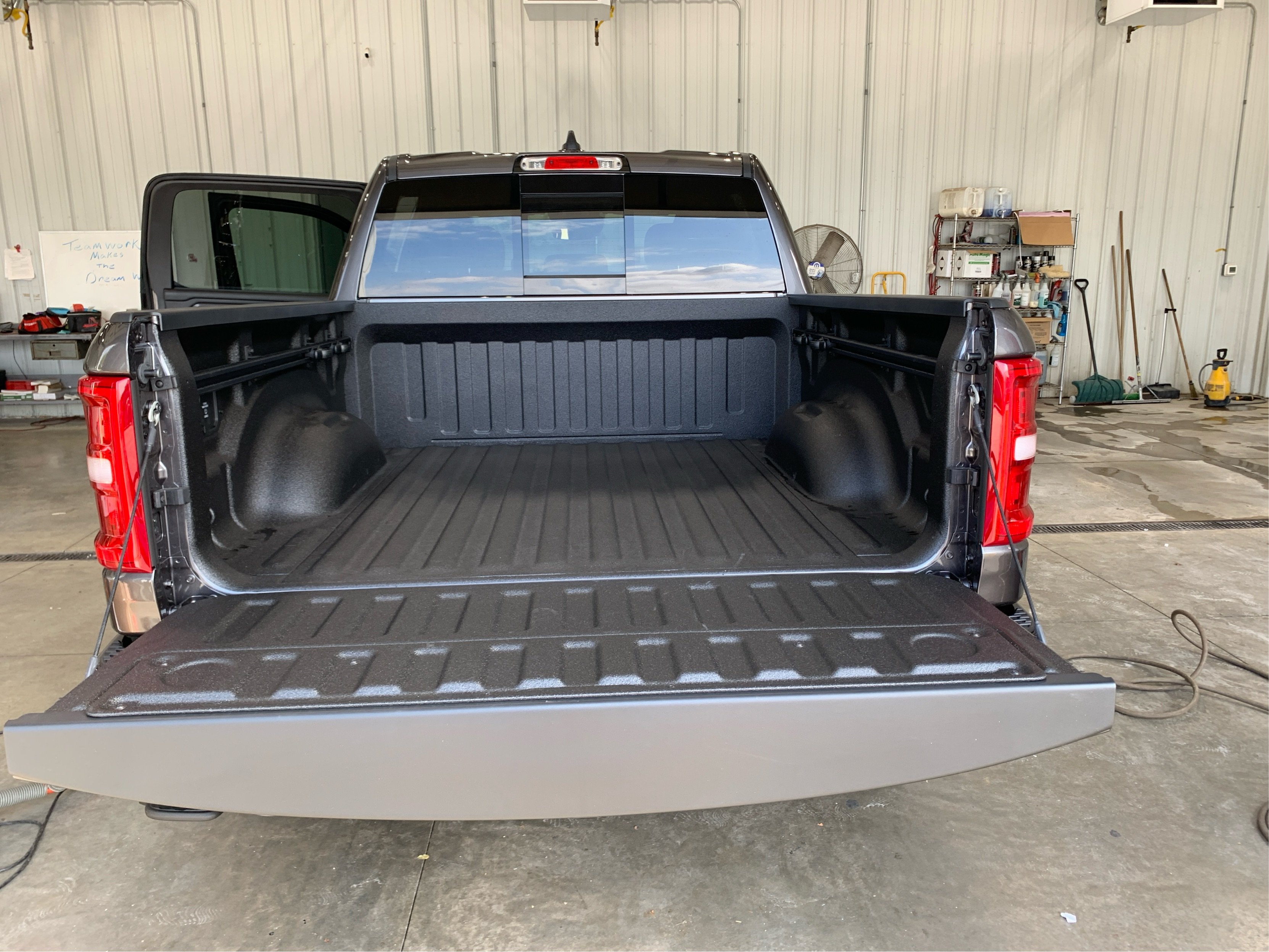 New 2026 Granite Crystal Metallic Clearcoat RAM Big Horn/Lone Star image 22