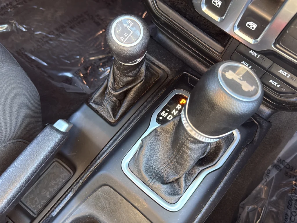 Used 2021 Green Jeep Sport S image 29