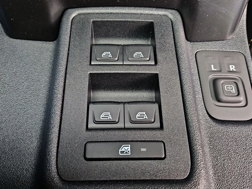 New 2025 Oxford White Ford Badlands® image 31