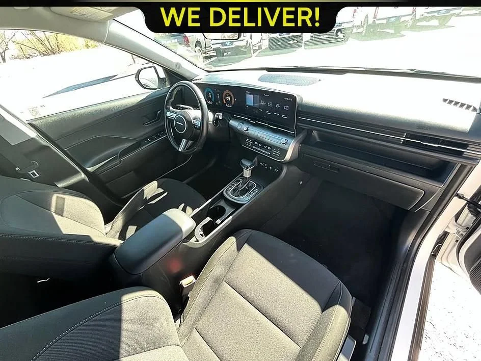 Used 2025 White Hyundai SEL image 19