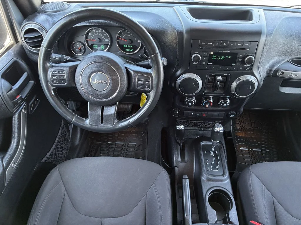 Used 2015 Silver Jeep Unlimited Sport image 3