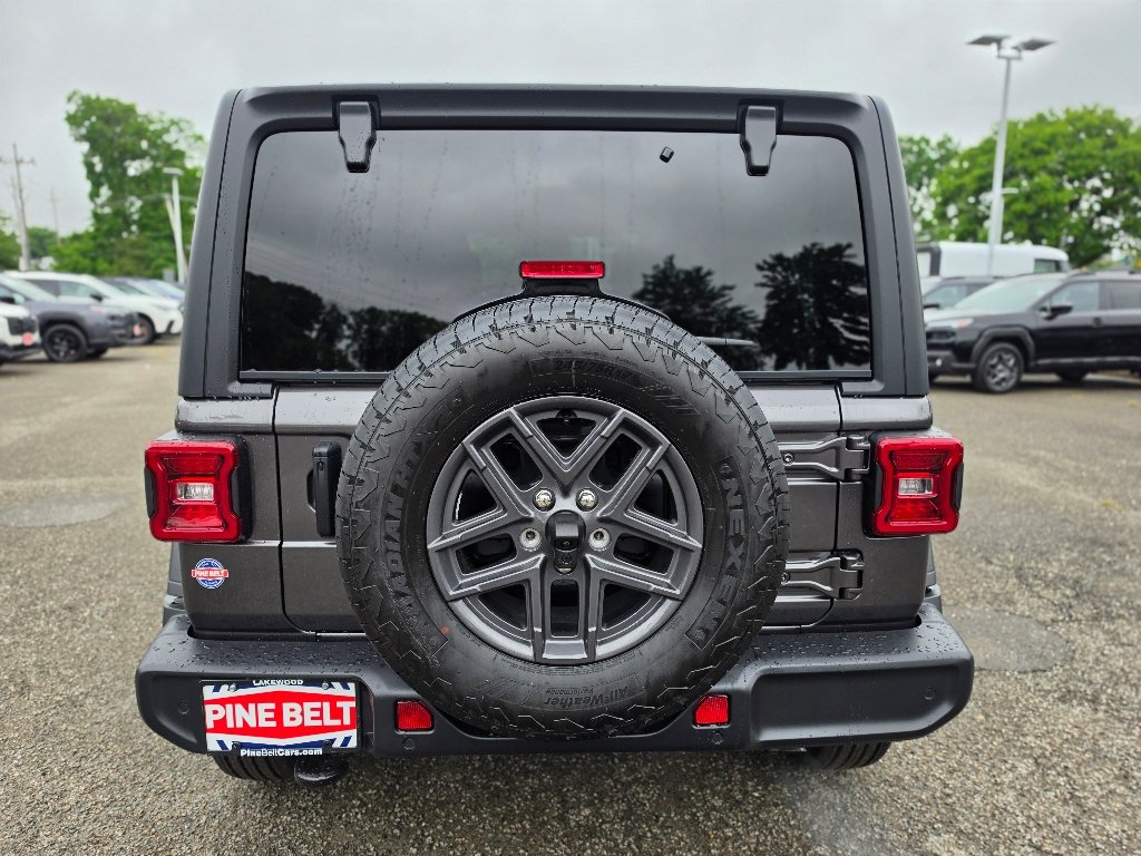 New 2026 Granite Crystal Metallic Clear-Coat Exterior Paint Jeep Sport S image 12