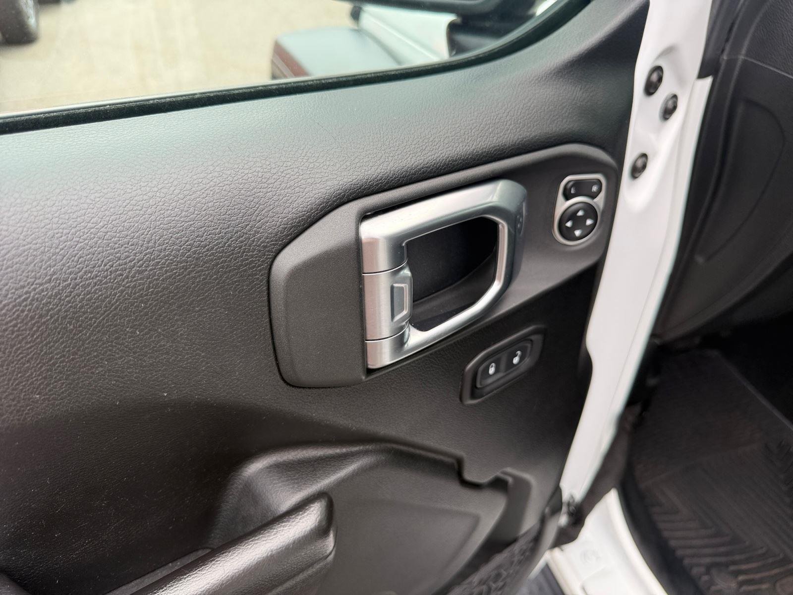 Used 2020 Bright White Clearcoat Jeep Freedom image 11