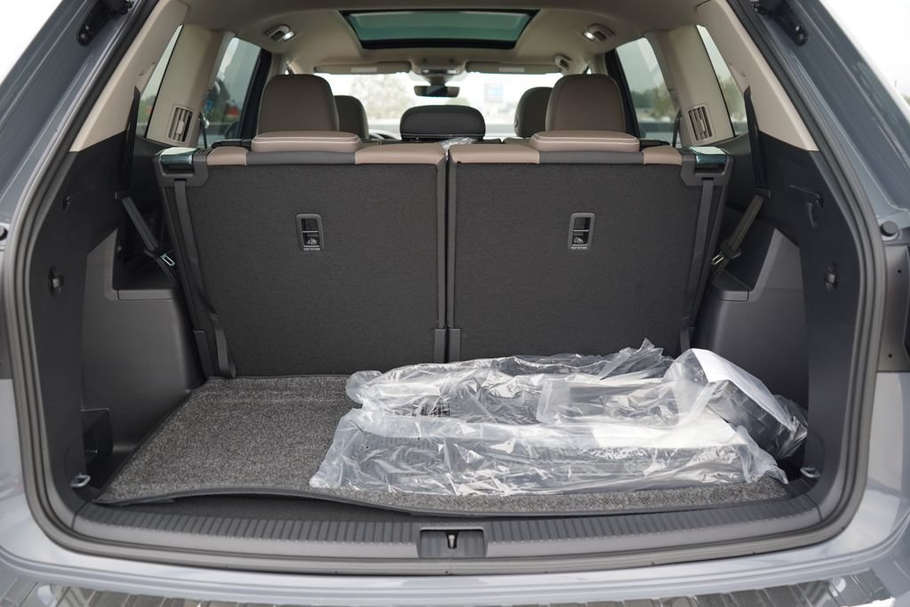New 2026 Pure Gray Volkswagen SEL image 15