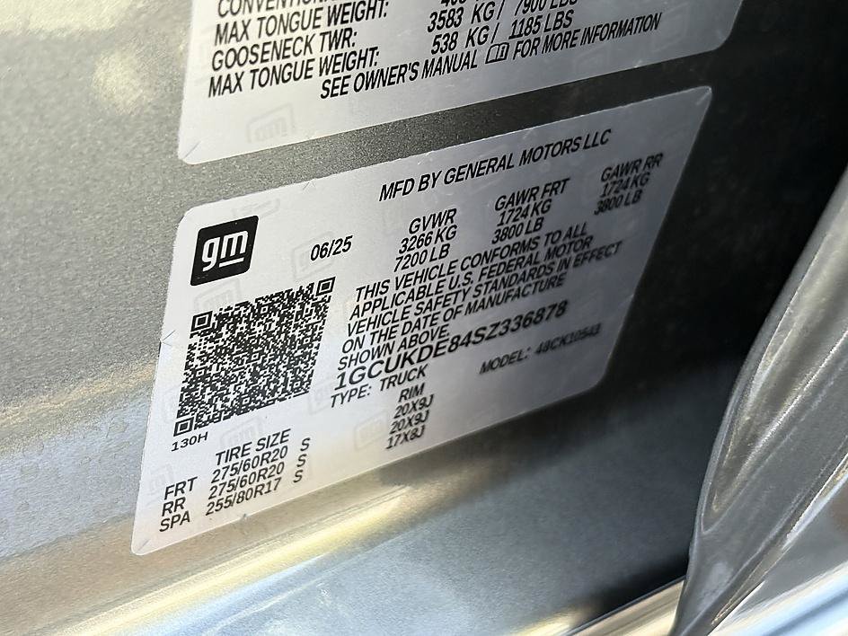 Used 2025 Sterling Gray Metallic Chevrolet LT image 25