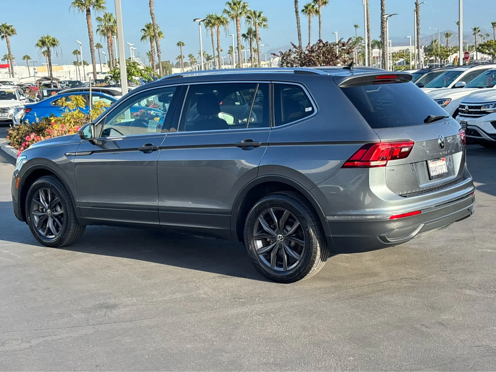 Certified Used 2023 Platinum Gray Metallic Volkswagen SE image 5