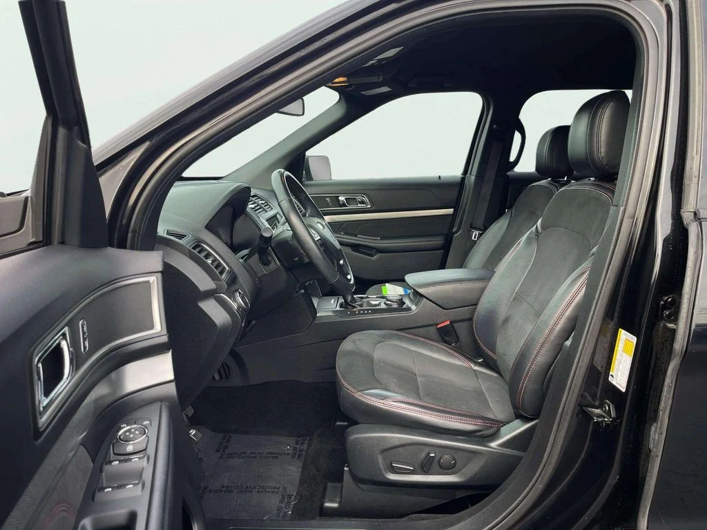 Used 2019 Agate Black Metallic Ford XLT image 24
