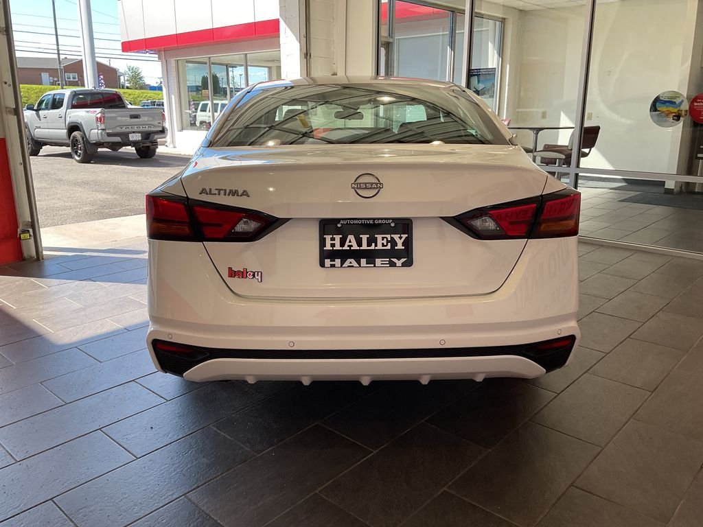 Used 2024 White Nissan 2.5 S image 7