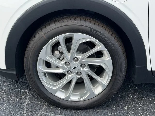 New 2027 Summit White Chevrolet LT image 9
