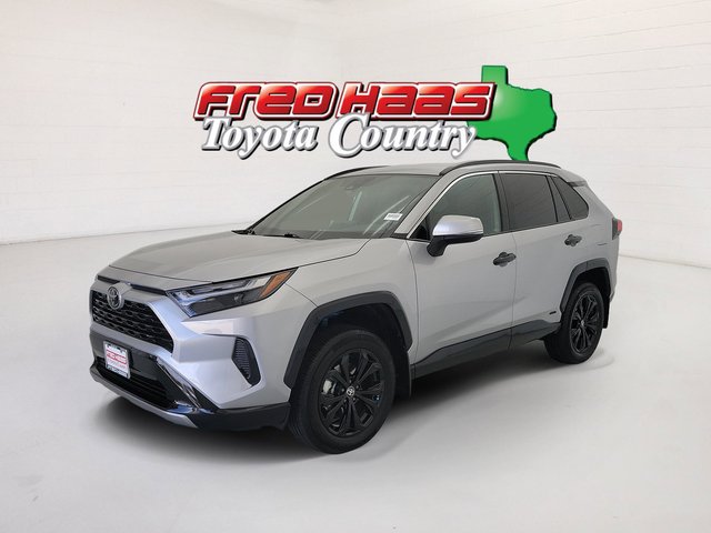 2025 Toyota RAV4 SE