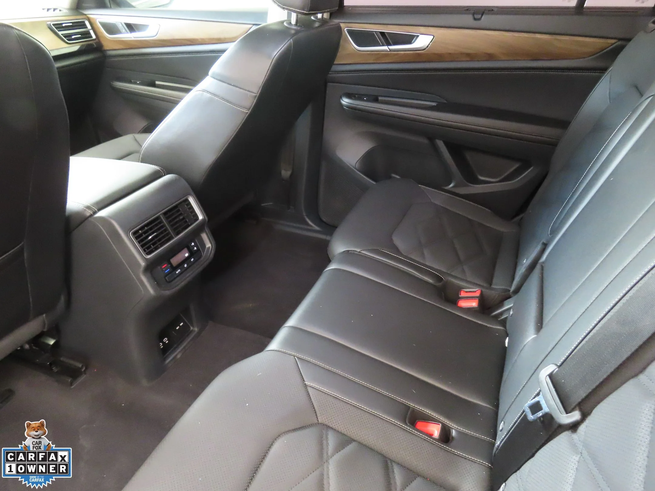 Used 2024 Black Volkswagen 2.0T SE w/Technology image 22