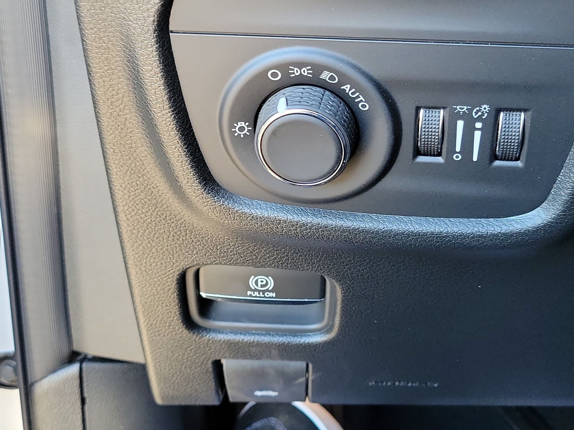 New 2026 Bright White Clear-Coat Exterior Paint Jeep Altitude image 8