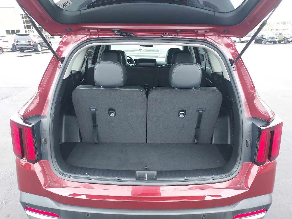 Used 2025 Red Kia S image 9