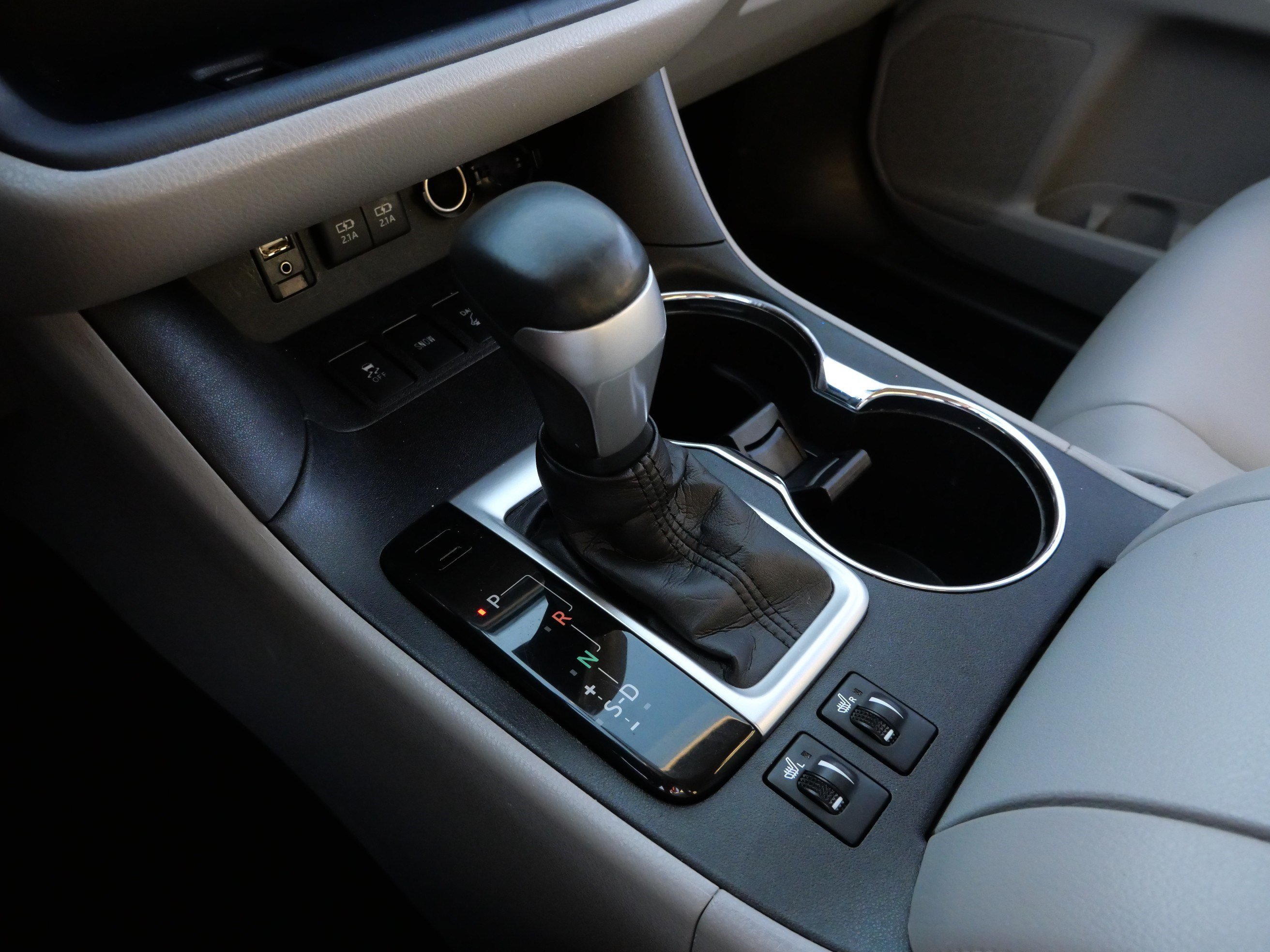 Certified Used 2018 CELESTIAL SILVER METALLIC Toyota XLE image 8