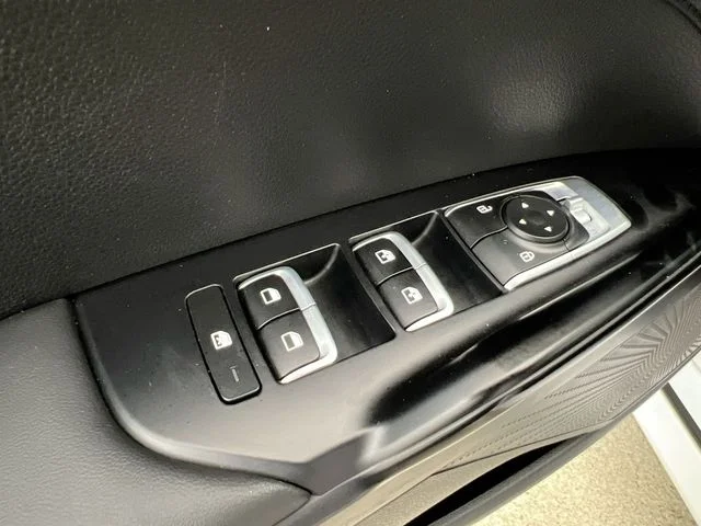 Used 2023 White Kia GT-Line image 22