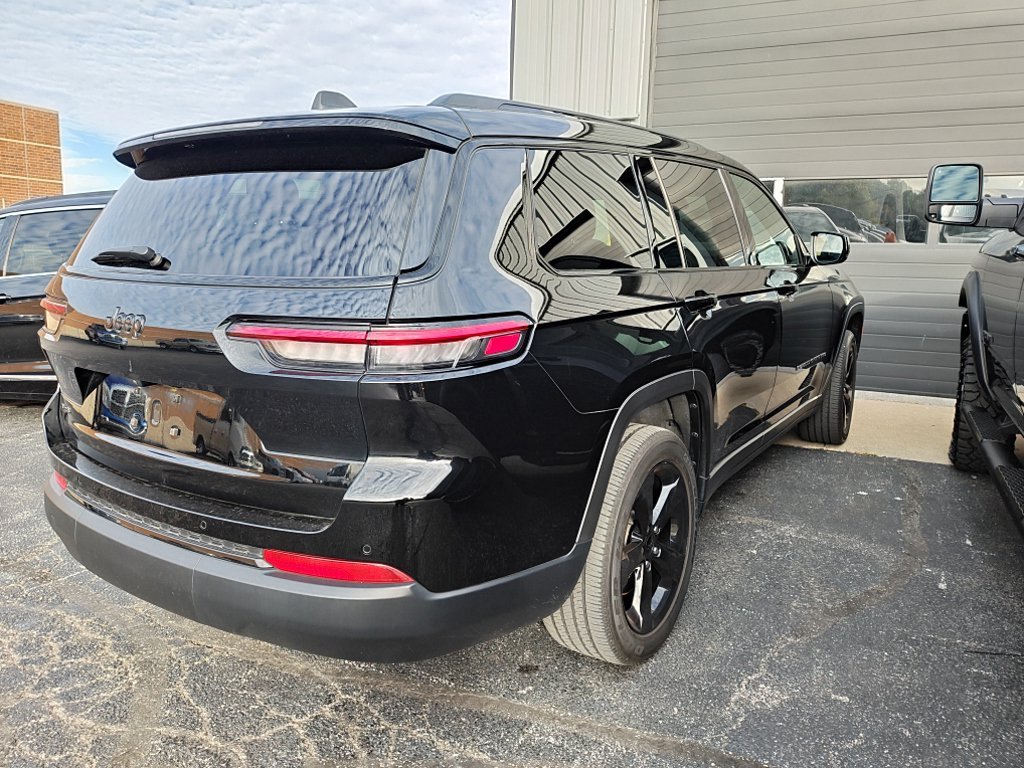 Used 2025 Black Jeep Altitude X image 7