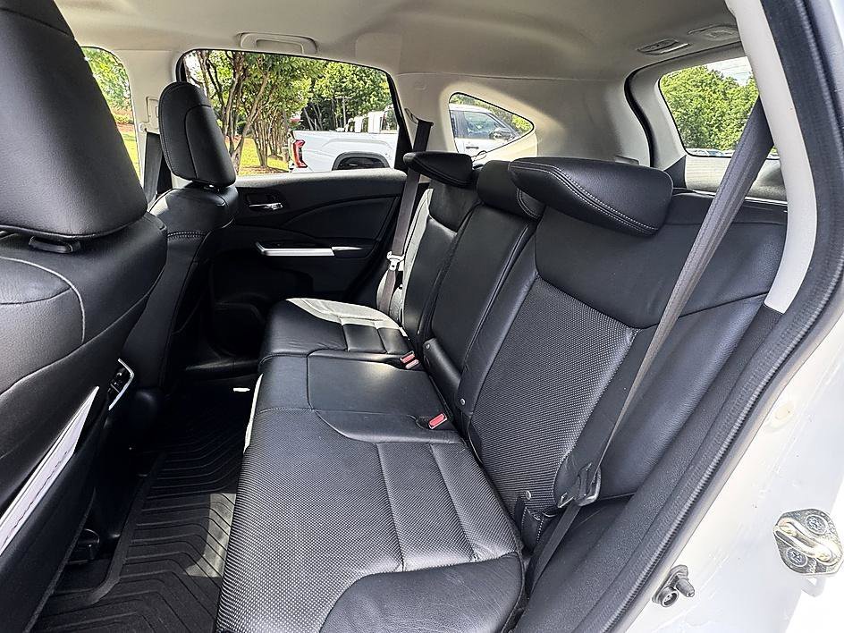 Used 2016 Diamond White Pearl Honda EX-L image 11