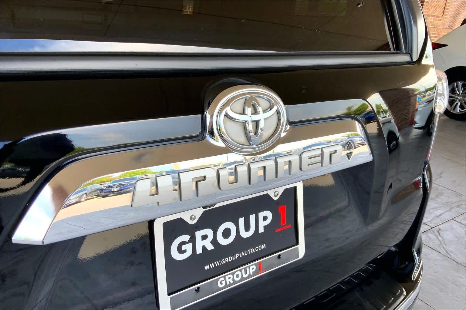 Used 2018 Midnight Black Metallic Toyota Limited image 31