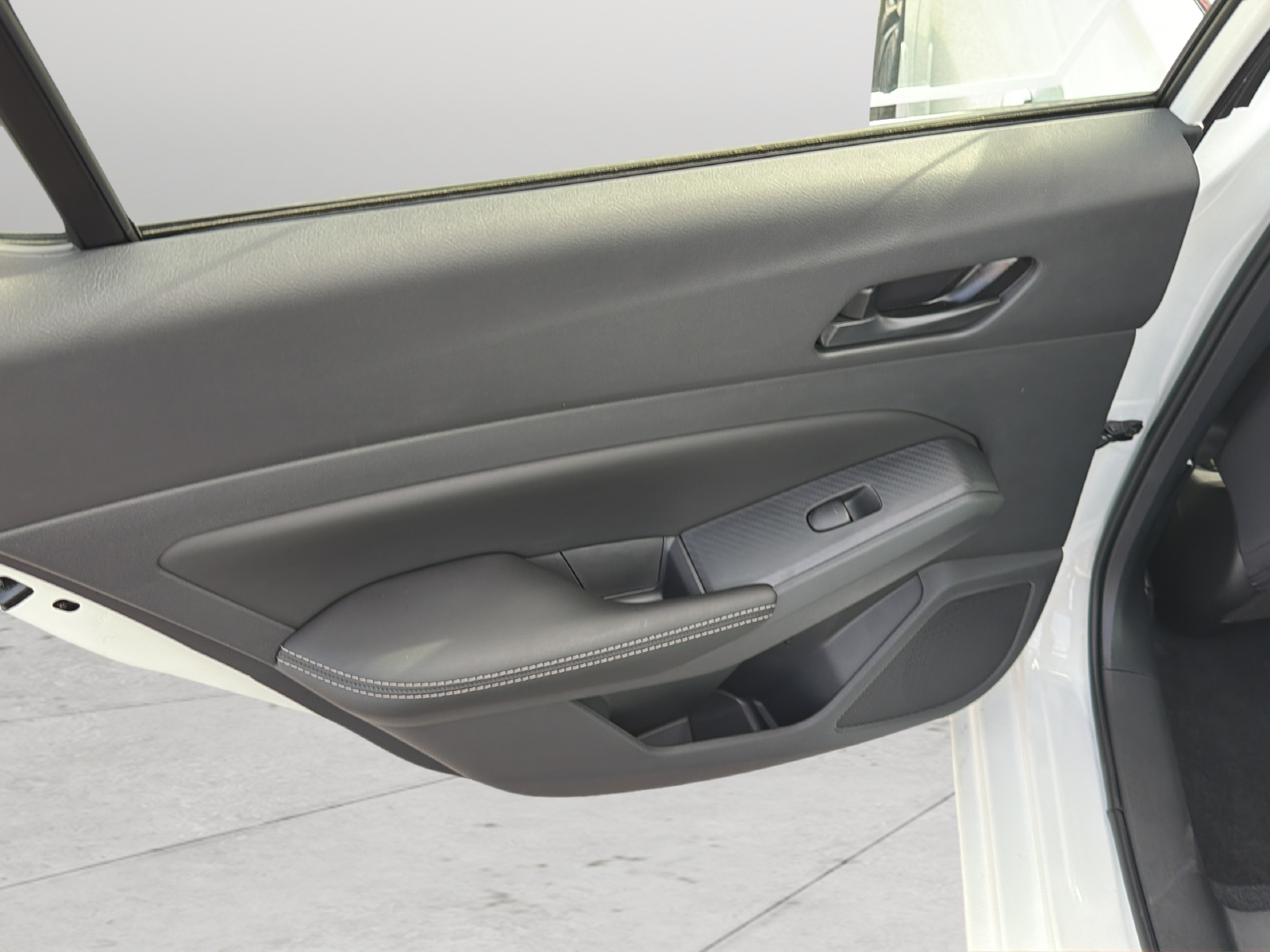 New 2026 White Nissan 2.5 SV image 35