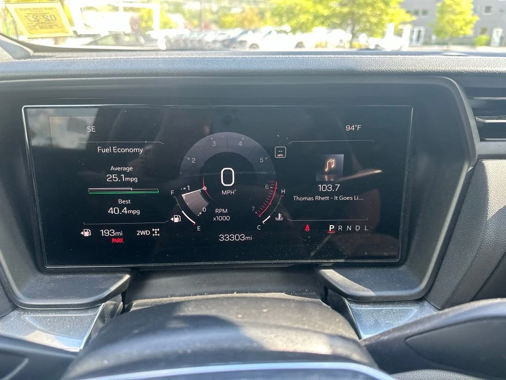 Used 2025 White GMC Elevation image 18