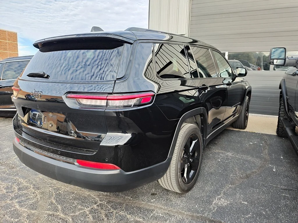 Used 2025 Black Jeep Altitude X image 7
