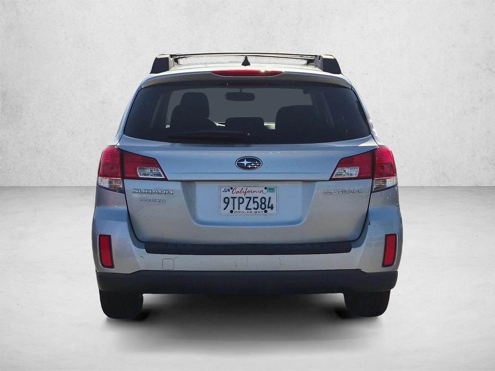 Used 2014 Ice Silver Metallic Subaru 2.5i Premium image 6