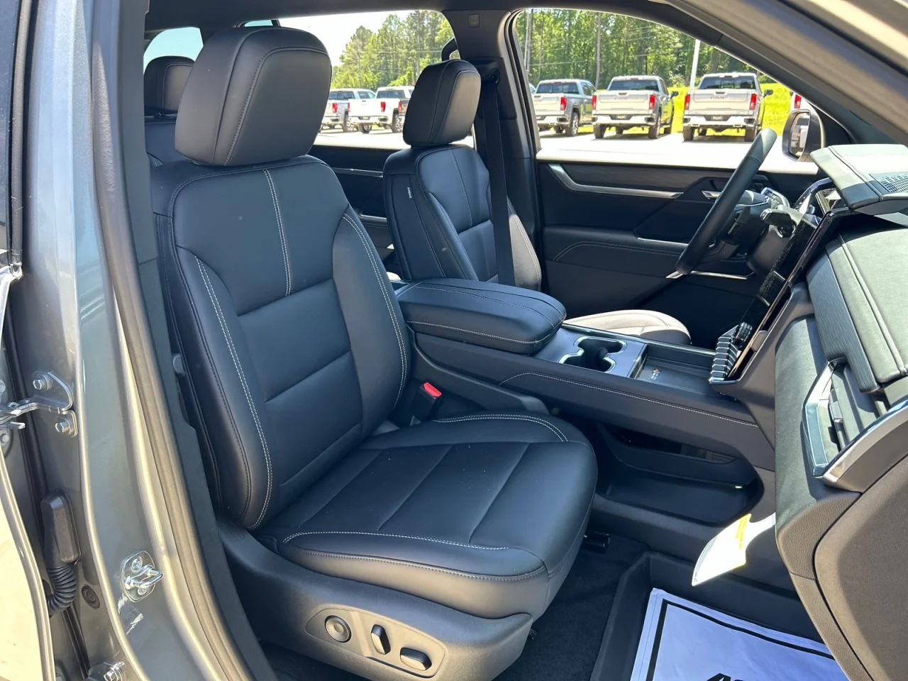 New 2026 Sterling Metallic GMC Elevation image 19