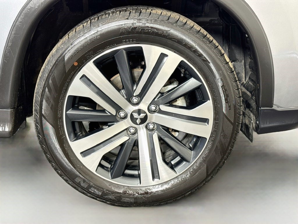 Used 2026 Alloy Silver Metallic Mitsubishi ES image 27